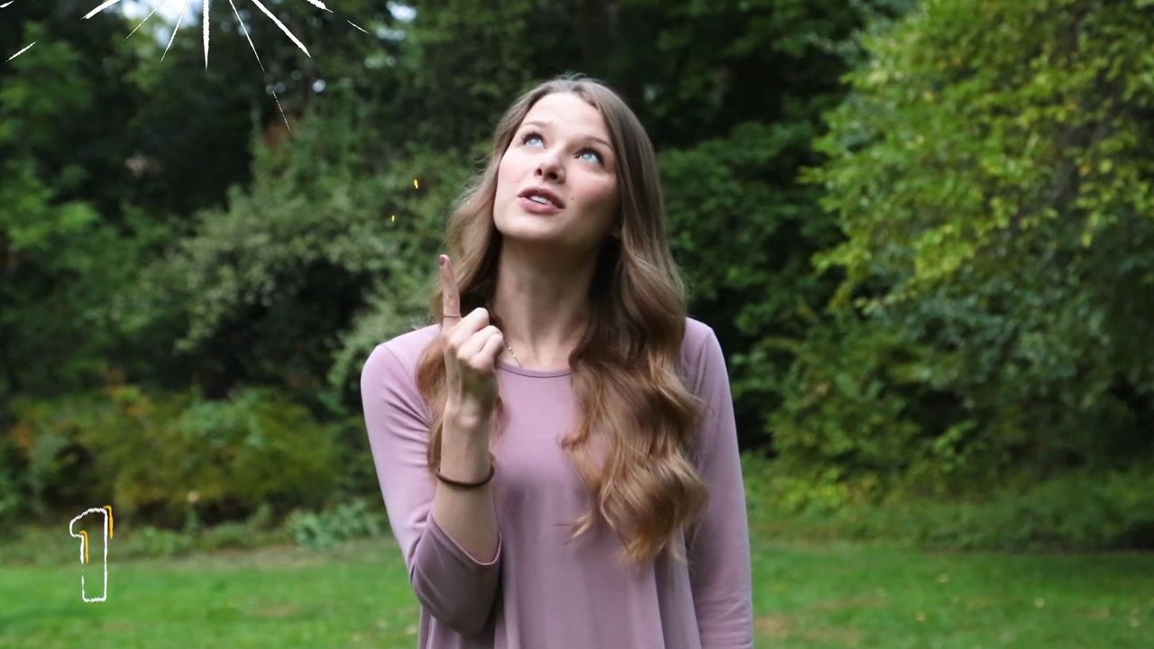 Une femme donne une astuce pour apprendre les dix commandements