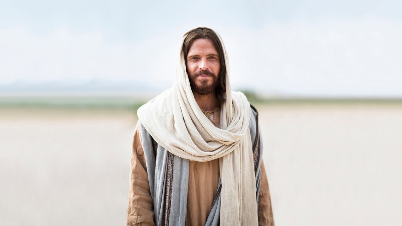 Jésus-Christ sourit et invite tout le monde à venir à lui
